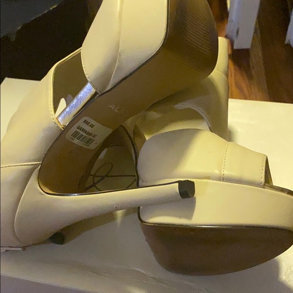 Heels - Picture 4 of 4